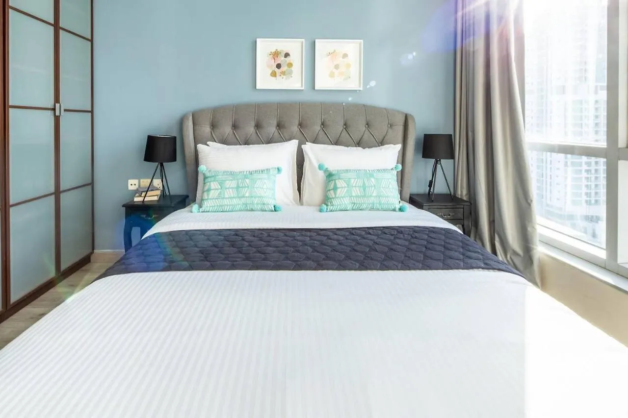Frank Porter - Marina Diamond 4 Apartment Dubai